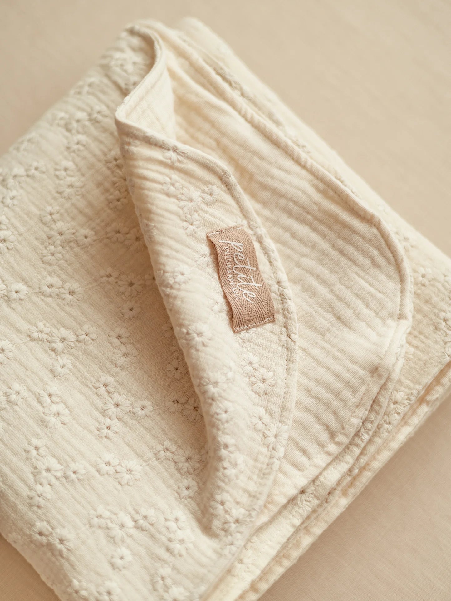 Muslin Baby blanket / Embroidered flowers Ecru: Ecru / Large