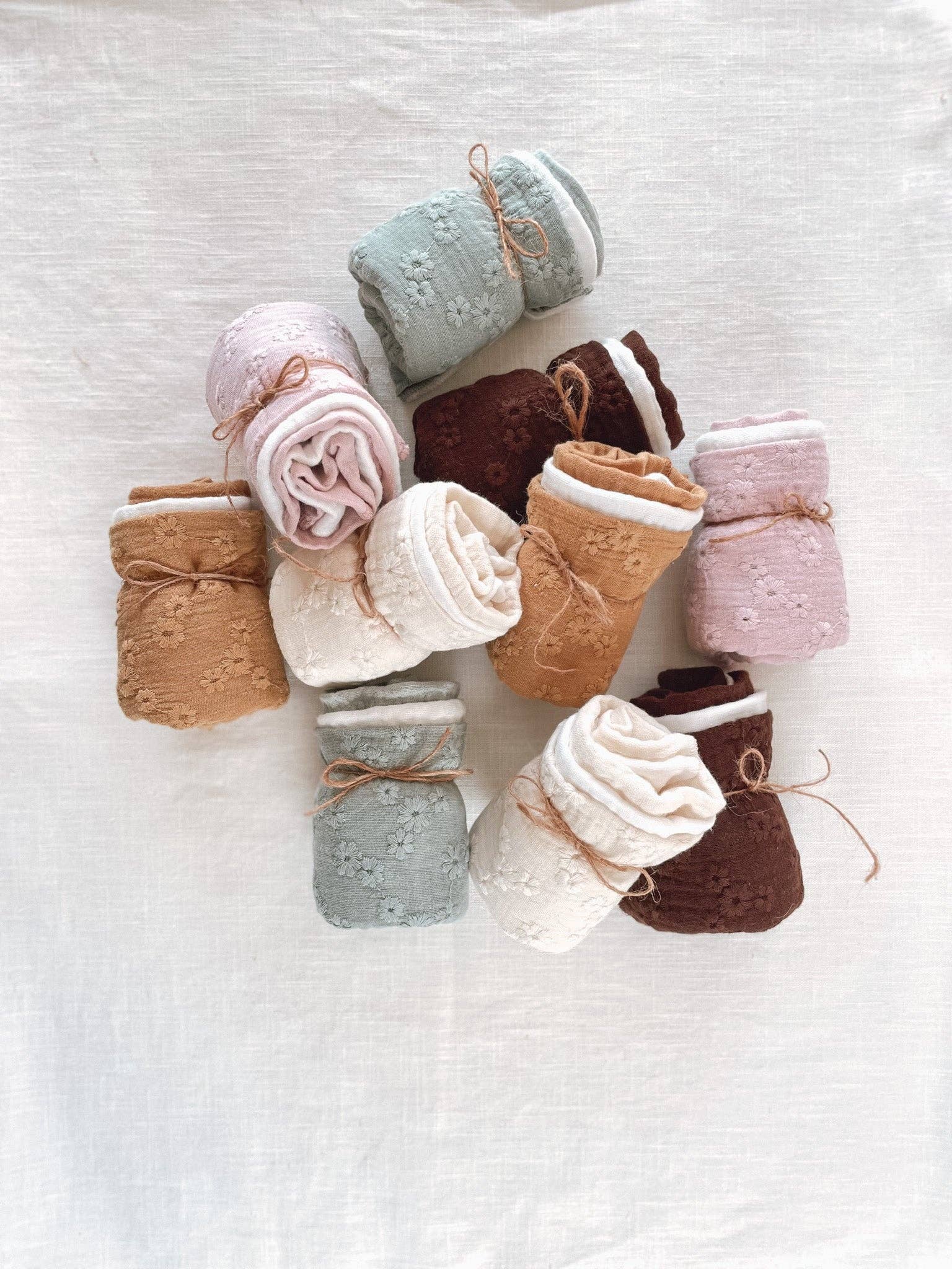 Muslin Burp cloth set / embroidered ecru